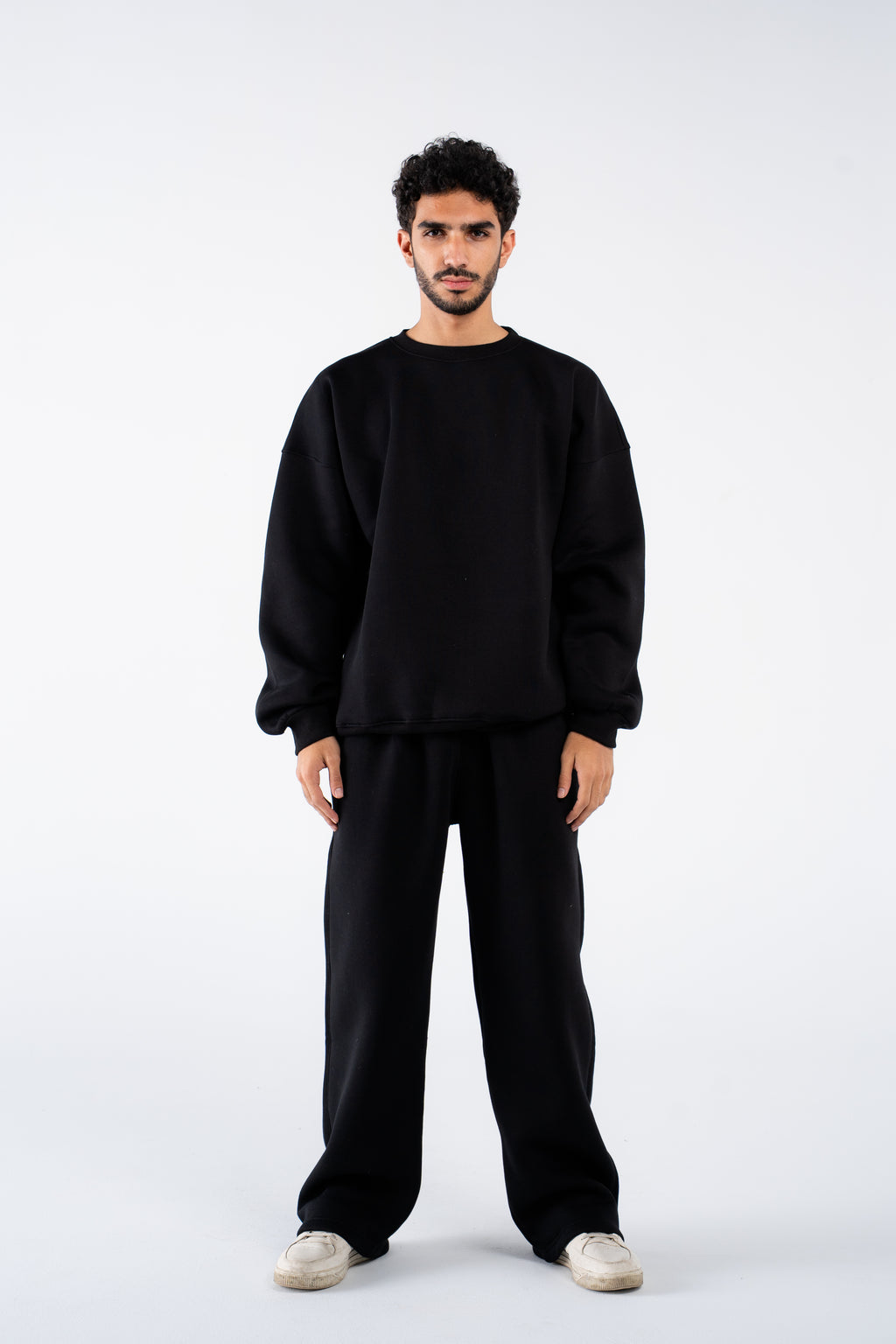 Pitch black creweneck