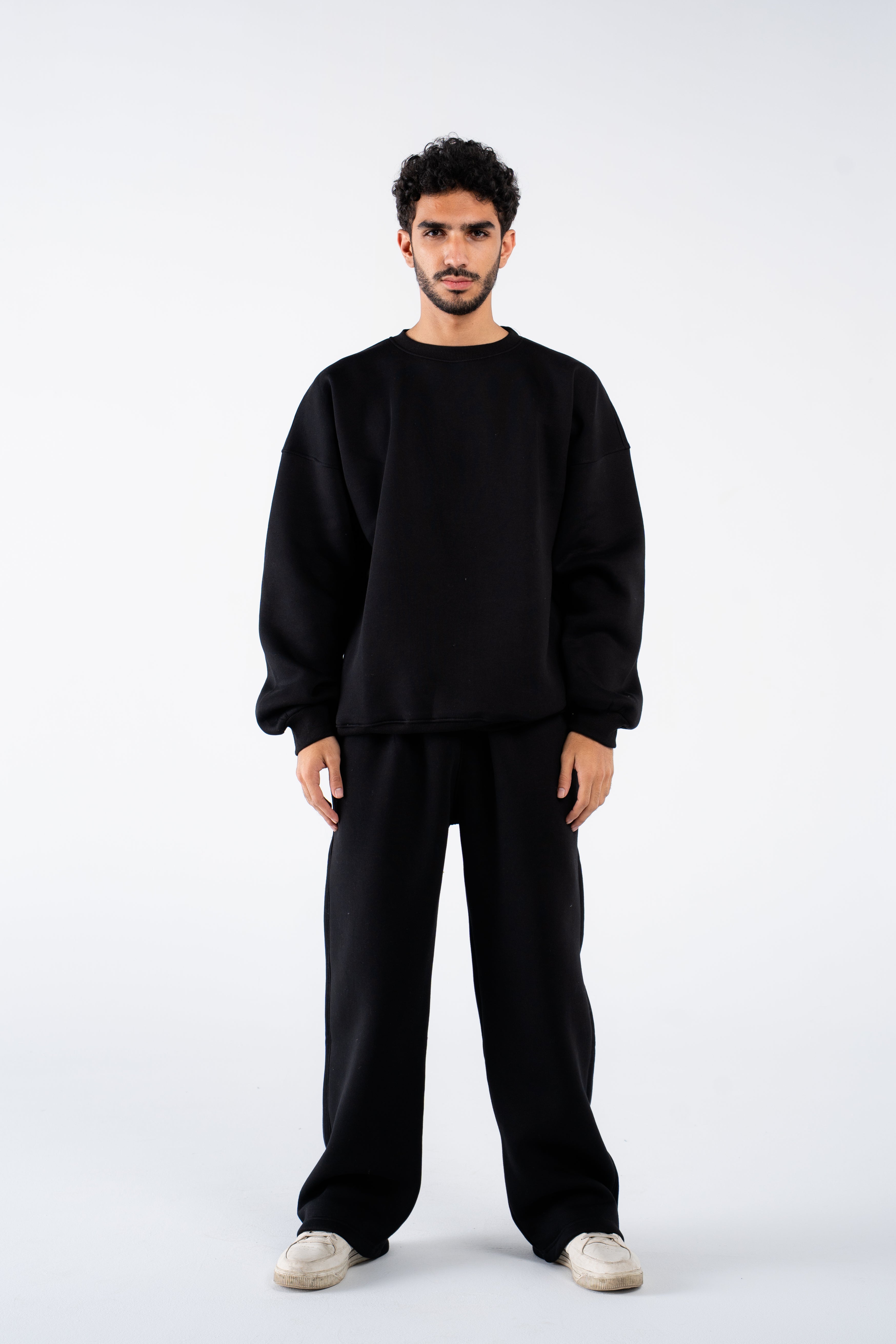 Pitch black creweneck