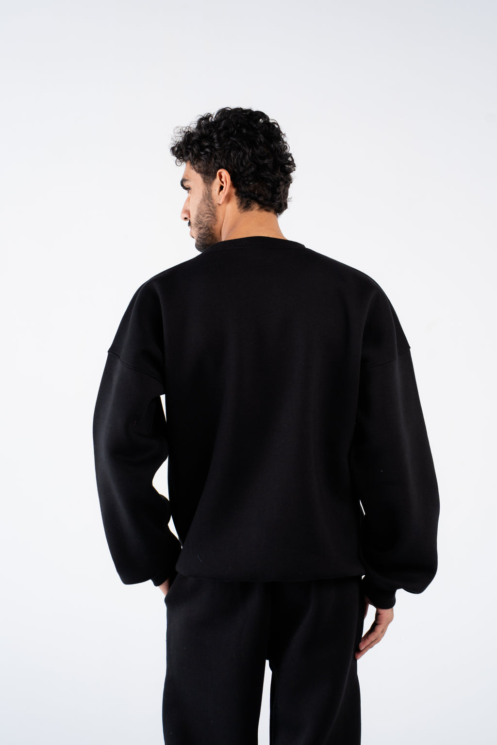 Pitch black creweneck