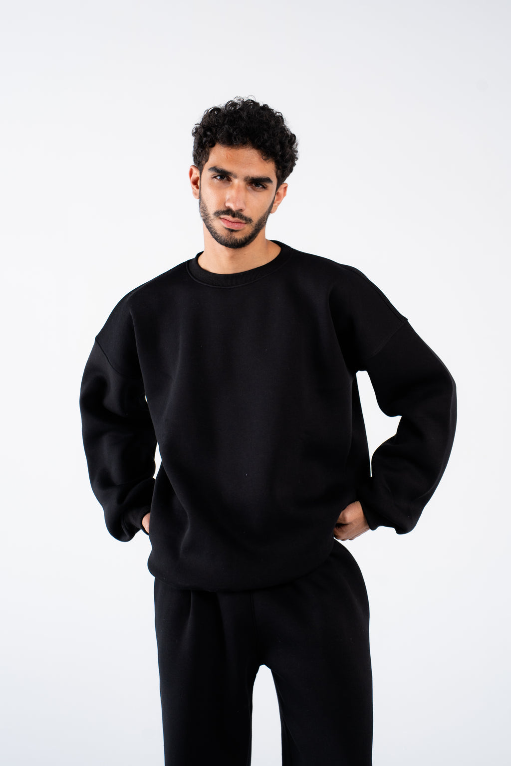 Pitch black creweneck