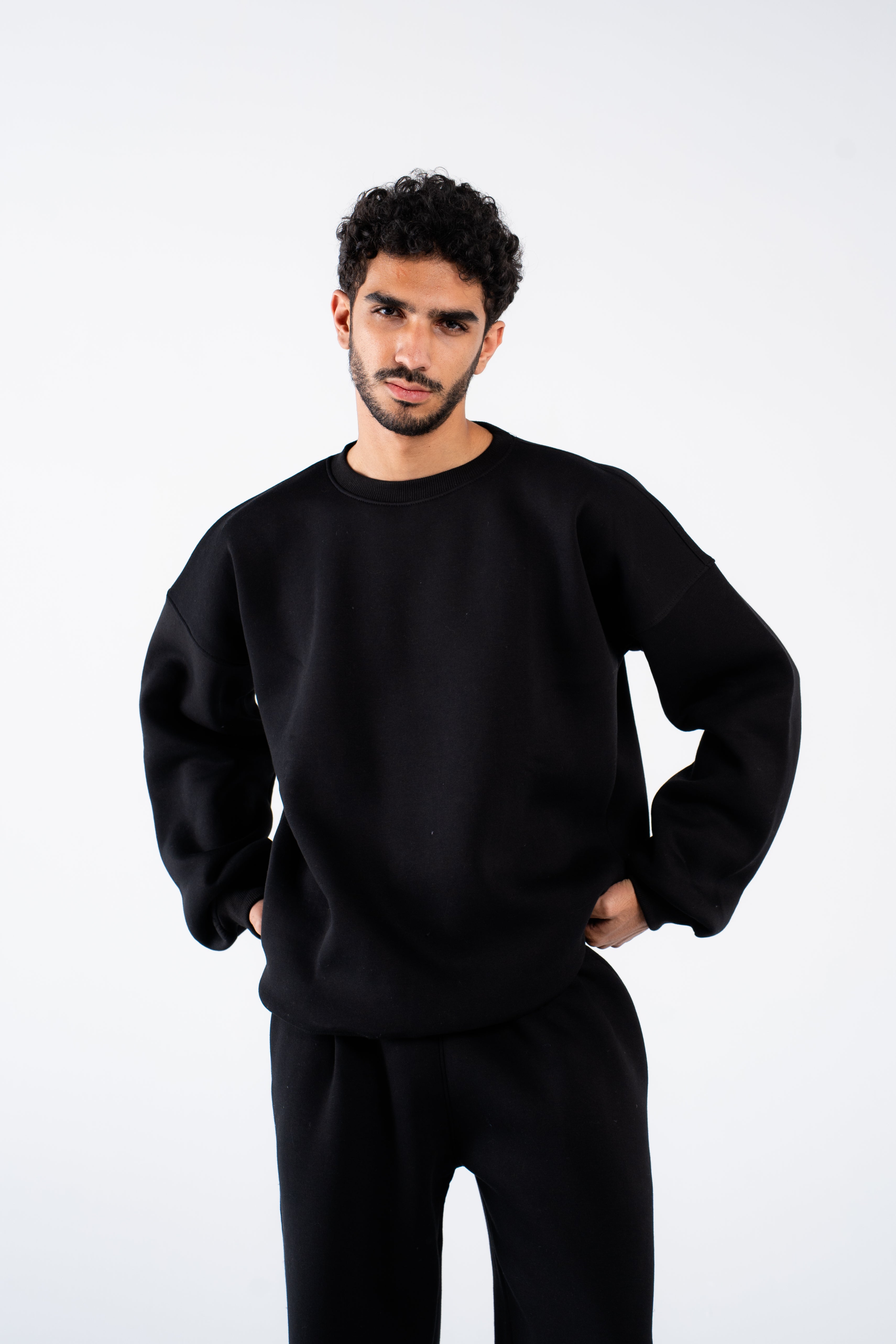 Pitch black creweneck